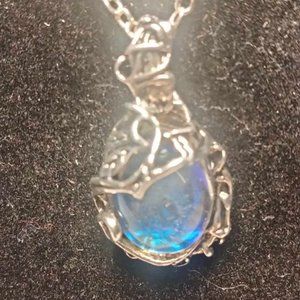 Beauty A Rose Stone Pendent